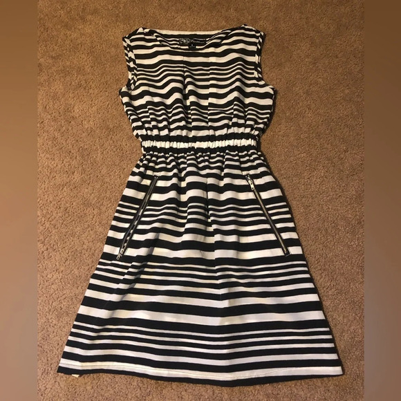 Feathers Dresses & Skirts - Feathers Small Black White Striped Dress Elastic Waist & Zipper Pockets